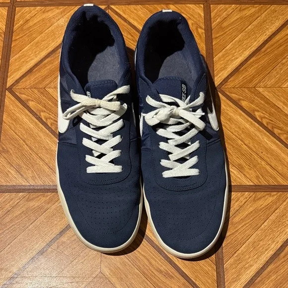 Nike SB Men's Dark Blue and White Sneakers - Picture 2 of 5